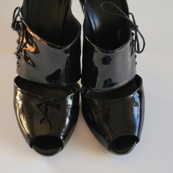 Black Patent GUCCI Split Pumps - Picture 3 of 15